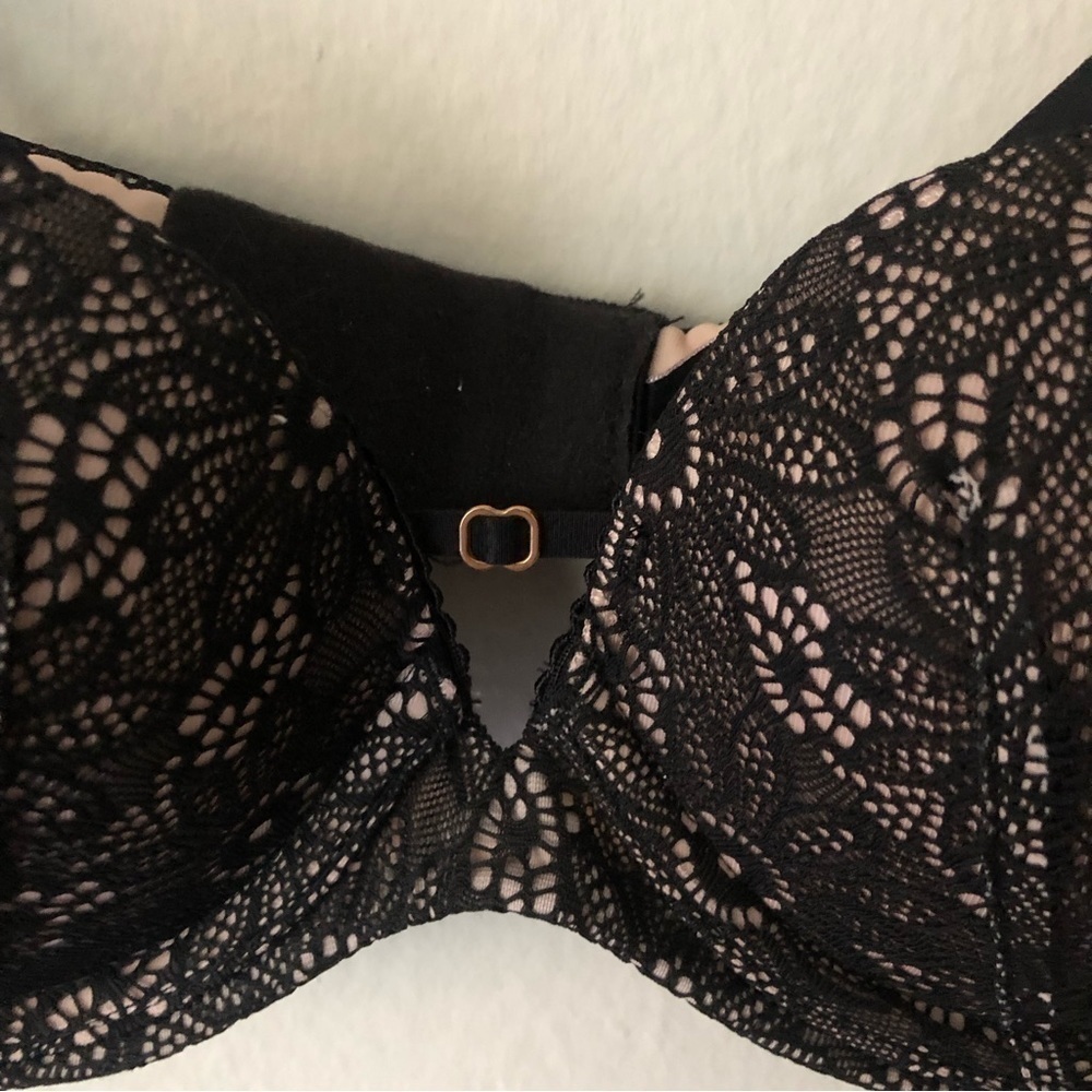 Victorias Secret Lace Convertible Bra in Black Size 32b - Picture 6 of 9